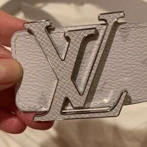 New beautiful authentic unisex Louis Vuitton white , grey belt/ silver buckle